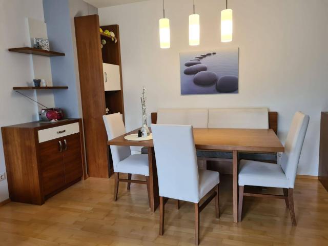 Möblierte 2 Zimmer Wohnung mit großer Loggia 2. OG, Direkt bei U3 Station Hütteldorfer Straße / Garage im Haus