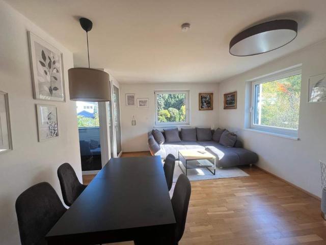 Möblierte 2 Zimmer Wohnung mit Loggia und Tiefgarage!
