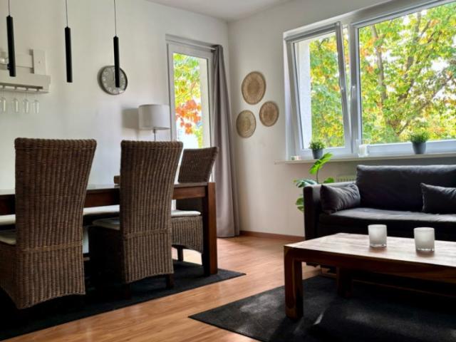 Möblierte 2 Zimmer Wohnung mit Südbalkon, Stellplatz & Ku’damm Nähe