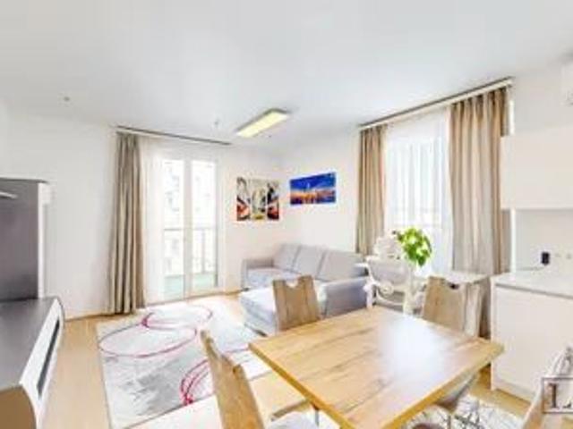Möblierte 2 Zimmer Wohnung mit Terrasse und Fernblick zu vermieten — Quartier Belvedere