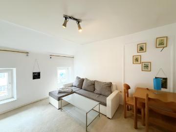 MÖBLIERTE 2 ZIMMERWOHNUNG IN ALTBAU ZU MIETEN!