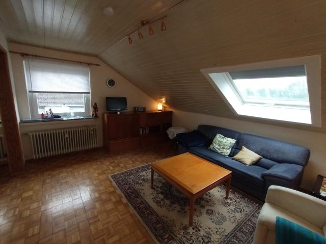 Möblierte DachgeschossWohnung