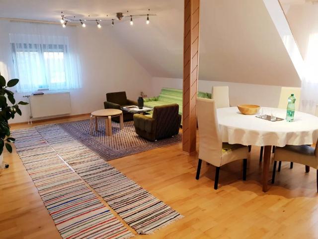 — Möblierte Dachgeschoßwohnung zu vermieten!