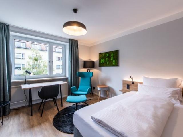 Möblierte Design Whg mit zwei Schlafzimmern inklusive Arbeitsplatz + Balkon, Isarnähe