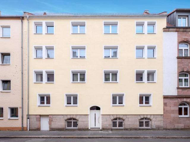 Möblierte Drei Zimmerwohnung zum Erstbezug nach Kernsanierung 1.OG 3.OG