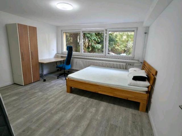 Möblierte Einliegerwohnung in Villa mit Garten – Köln Müngersdorf