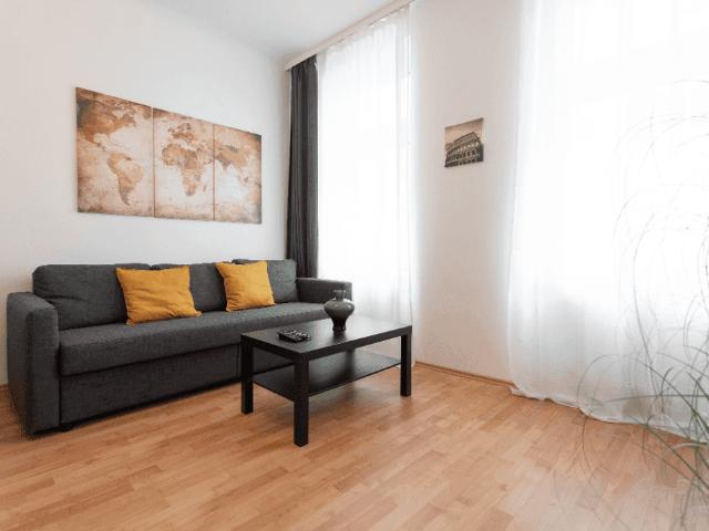 Möblierte helle 2 Zimmer Wohnung  U Bahn Nähe