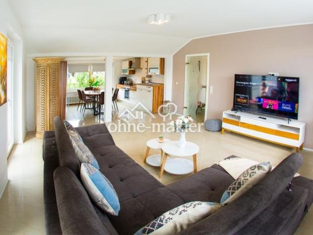 Möblierte, helle 4 ZKB mit Balkon. WG möglich