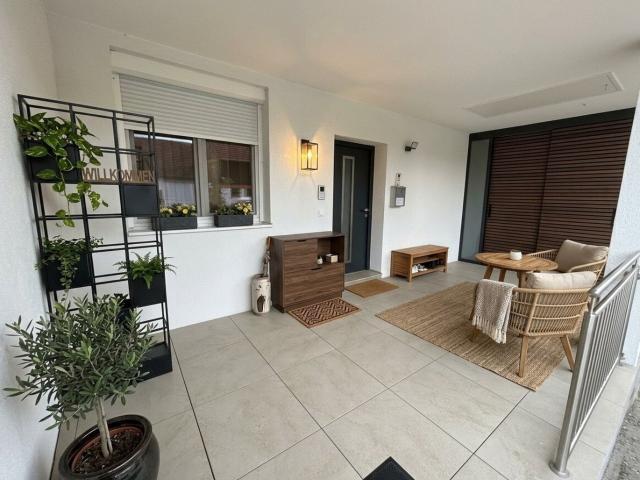 Möblierte Moderne 4 Zi Terrassenwohnung in Diersbach, 117M², 2 Stellplätze, Fußbodenheizung