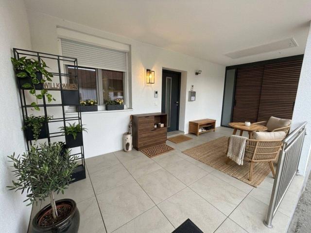 Möblierte Moderne 4 Zi Terrassenwohnung in Diersbach, 117m², 2 Stellplätze, Fußbodenheizung