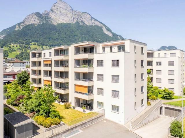 Möblierte, neuwertige Attikawohnung mit herrlicher Bergsicht