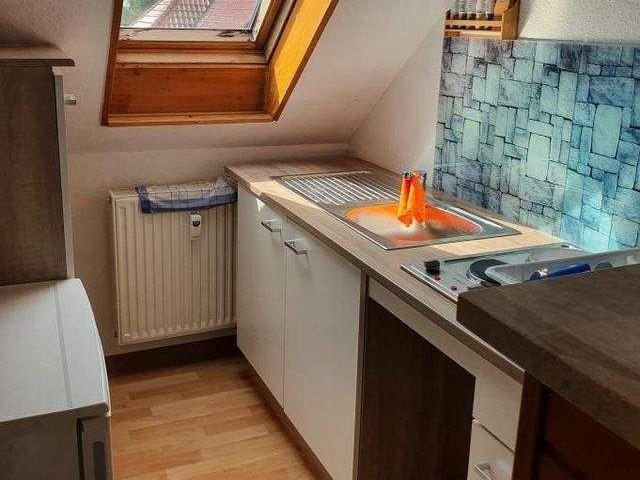 Möblierte Singlewohnung unterm Dach Individuell und gemütlich!
