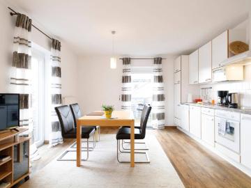 Wohnen am Landungsplatz – Seeblick, Pool und Lift direkt in die Wohnung