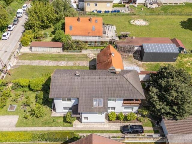 Möblierte Wohnung im ersten Stock neben dem Bahnhof Silberwald S1
