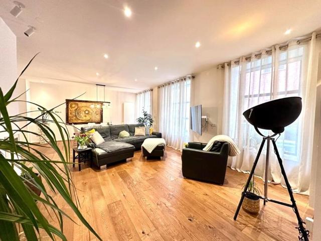 Möblierte Wohnung mit 2 Bädern & flexiblem Zugang in Augsburg! TG Stellplätze optional!