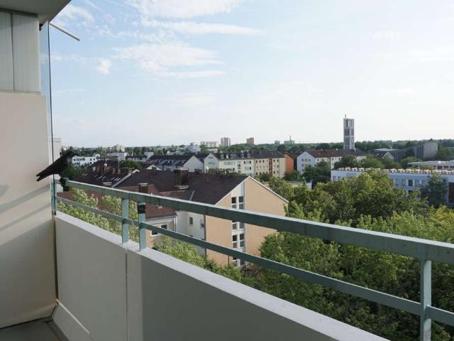 Möblierte Wohnung mit Balkon, EBK, Schwimmbad und Sauna in München Sendling Westpark