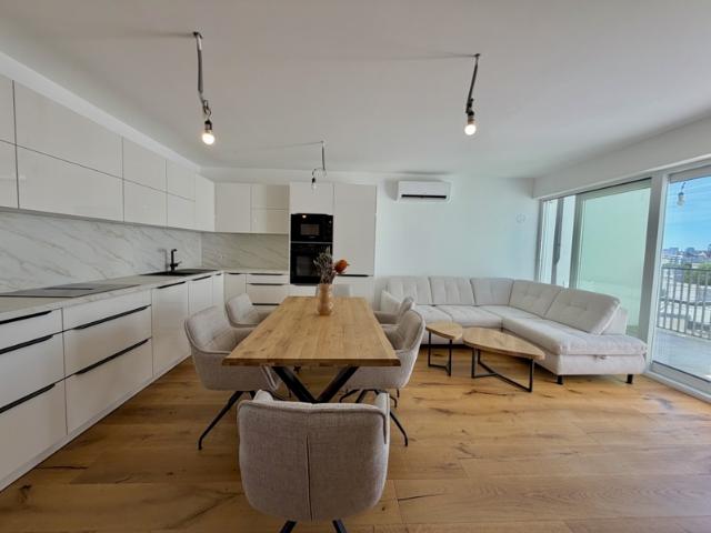 möblierte Wohnung mit Terrasse + klimatisiert