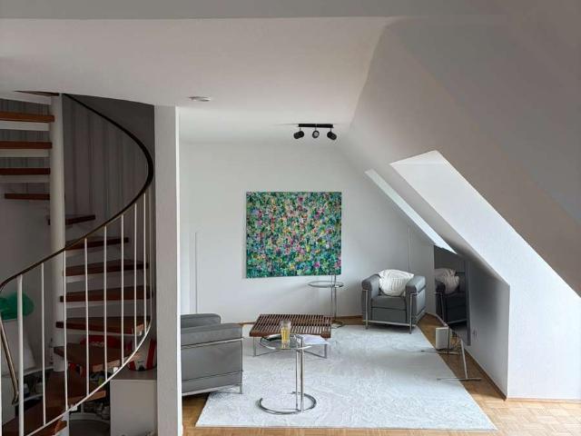 Möblierte Top Wohnung inkl. TG Platz, Balkon, Küche, Altstadt
