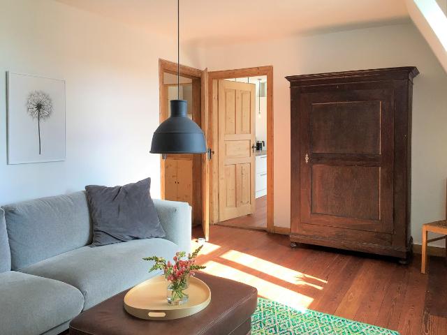 Möblierte und gemütliche Altbau Wohnung in zentraler Lage