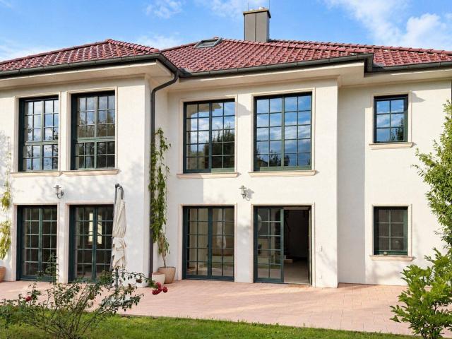 Möblierte Villa in Bisamberg 400 m² | 800 m² Grund, Spa mit Sauna, Garage für 3 Autos