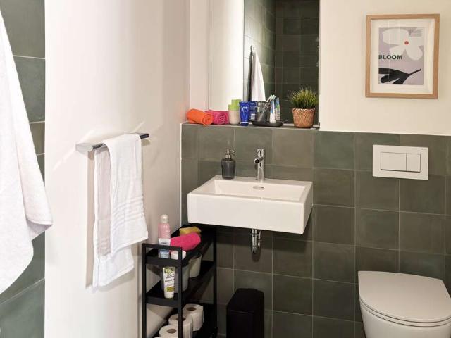 Möbliertes Neubau Apartment mit sonniger Terrasse für Studenten/Azubis direkt an der Uni Augsburg!