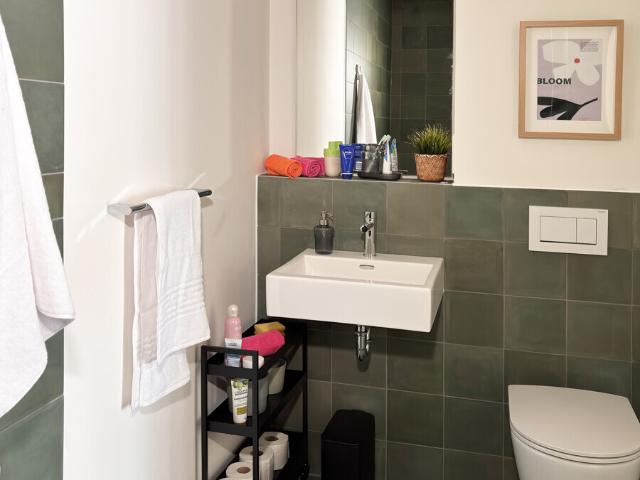 Möbliertes Neubau Apartment mit sonniger Terrasse für Studenten/Azubis direkt an der Uni Augsburg!