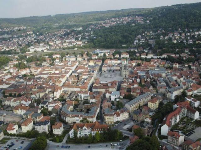 Möbliertes Apartment im Dachgeschoss. Zentrale Lage. Sofort beziehbar!