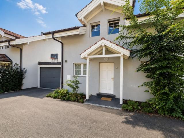 Möbliertes Familienhaus mit privatem Garten in Carouge