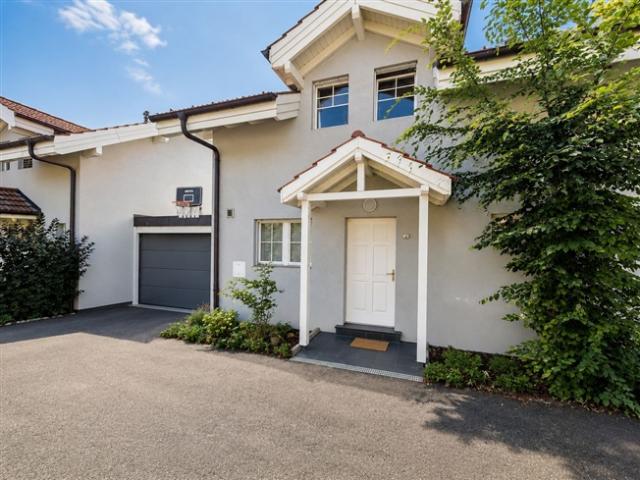 Möbliertes Familienhaus mit privatem Garten in Carouge