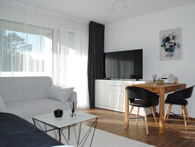 Möbliertes Studio mit Fitness und Wellnessraum