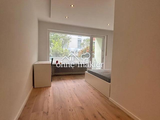 Möbliertes stylisches 20 m² Zimmer mit Balkon in guter Lage