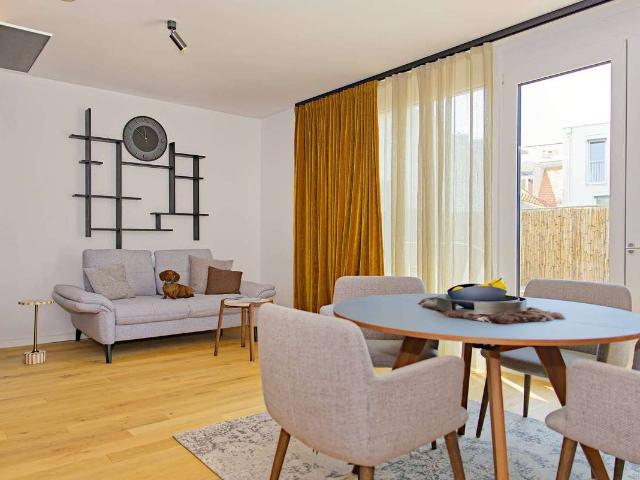 Möbliertes Sky Loft mit Dachterrasse, Klimaanlage und TG Stellplatz