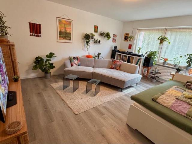 Möbliertes WG Zimmer mit eigenem Balkon