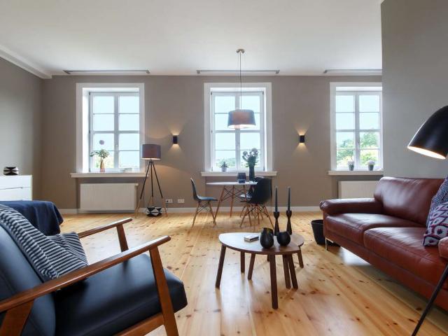 Möbliertes Wohntraum Appartement mit Echtholzdielen & Einbauküche in Potsdam Groß Glienicke