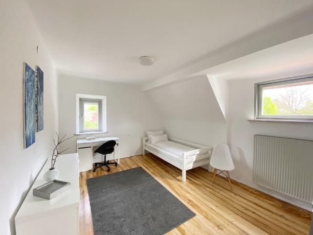 möbliertes Zimmer im WG Haus Pullach, ideal für Neu Münchner, Berufstätige, Studenten
