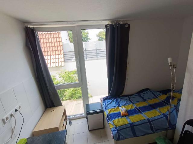 Möbliertes Zimmer in Boardinghouse mit Dusche und WC außerhalb der Wohnung