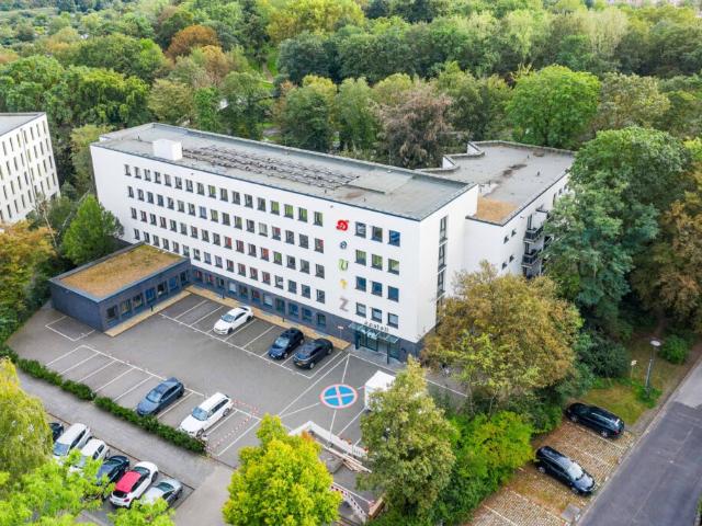 Möbliertes Zimmer in Frauen WG in zentraler Lage für Studenten und Azubis