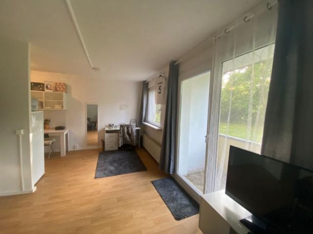 Möbliertes 1 Zimmer Studio mit Terrasse/ Cozy furnished 1 room studio with terrace
