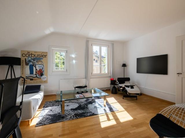 Möbliertes 2.5 Zimmer Business Apartment mit dem Thema Le Corbusier