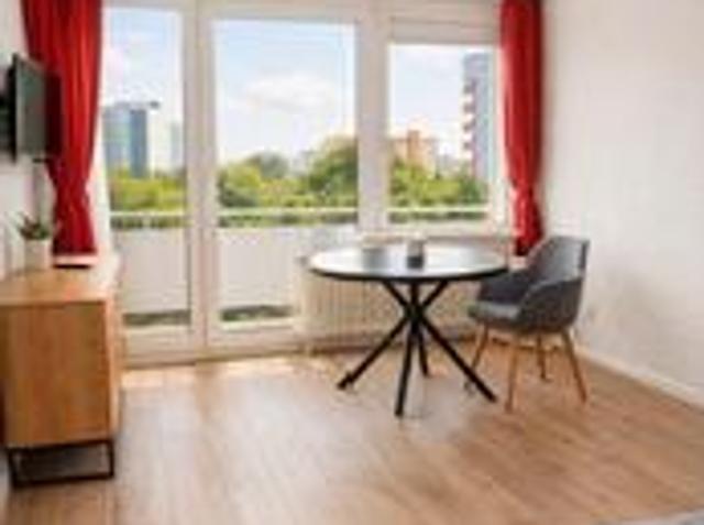 Möbliertes 2 er Apartment mit Balkon am Neuperlach Zentrum 600 €