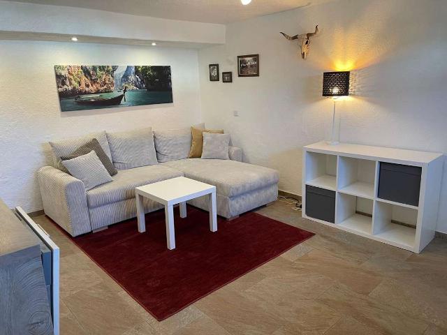 Möbliertes 2 Zimmer Apartment mit Stellplatz und Garten