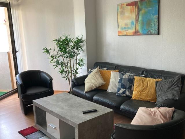 Möbliertes 3 Zimmerwohnung mit Balkon