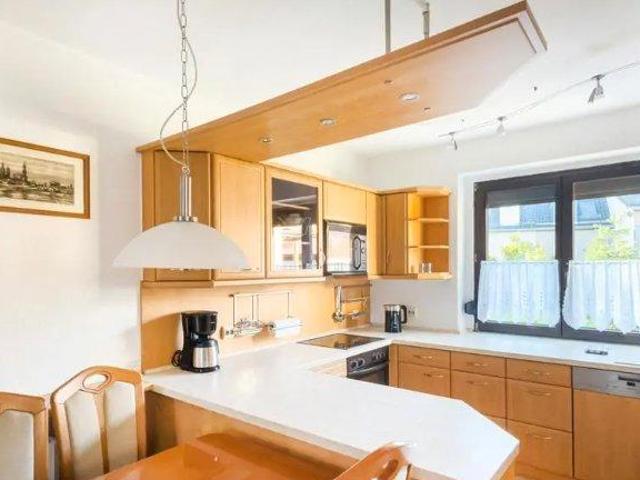 MöbliertFurnished Reihenhaus mit Grundstück in Dresden Niedersed