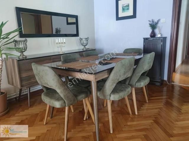 Moda Caddesinde İçi Yapılı,temiz, Asansörlü 3+1 Daire 120m²