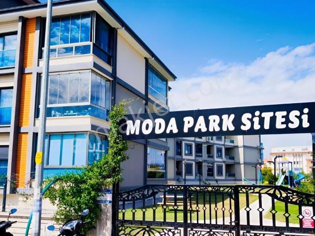 Moda Park Sitesinde Havuz Manzaralı 110 M² Köşe Daire