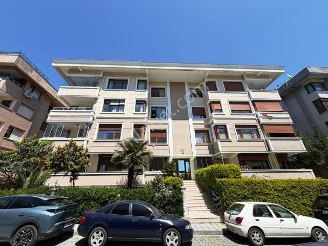 Moda Sahil'de 200m2 Kısmi Manzaralı 2 Banyolu 2.kat Kiralık 4+1