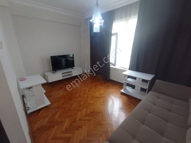 Moda Sivastopol Sok, Kombili, Kapalı Mutfak Masrafsız 52 M2 1+1