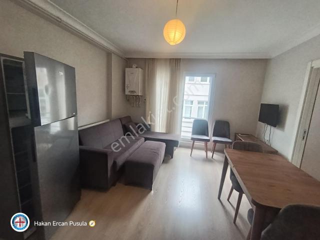 Moda'da 8 Yıllık Binada Eşyalı Kombili 1+1 Ara Kat Kiralık Daire