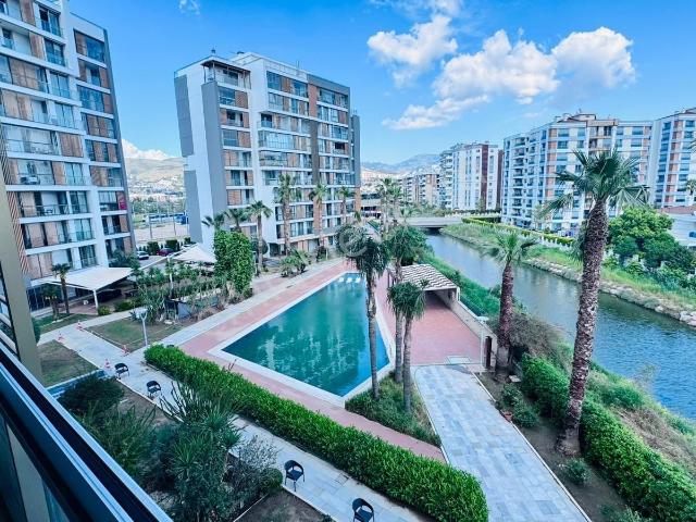 Modda Mavişehirde Havuz Manzaralı Kiralık Geniş Tip 2+1 Daire