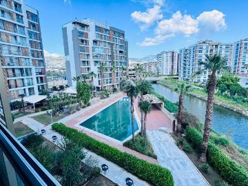 Modda Mavişehirde Havuz Manzaralı Kiralık Geniş Tip 2+1 Daire